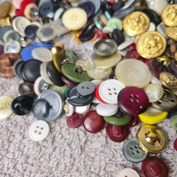 Assorted Colorful Buttons Collection - Picture 8 of 14